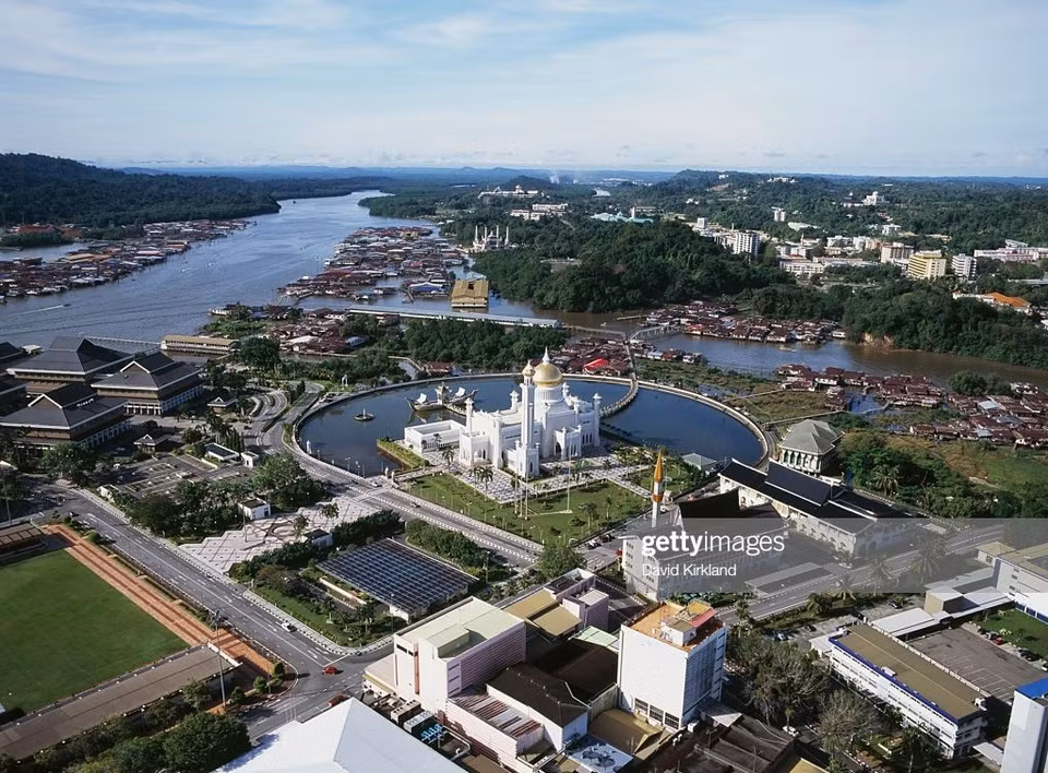 Bandar Seri Begawan là thủ đô của vương quốc Brunei hiện nay. Thành phố này có diện tích khoảng 100 km2, dân số gần 30.000 người. Bandar Seri Begawan được đặt tên theo nhà vua quá cố, cha đẻ của đương kim hoàng đế Omar Ali Safuddin năm 1975, tên gốc là Bandar Brunei.