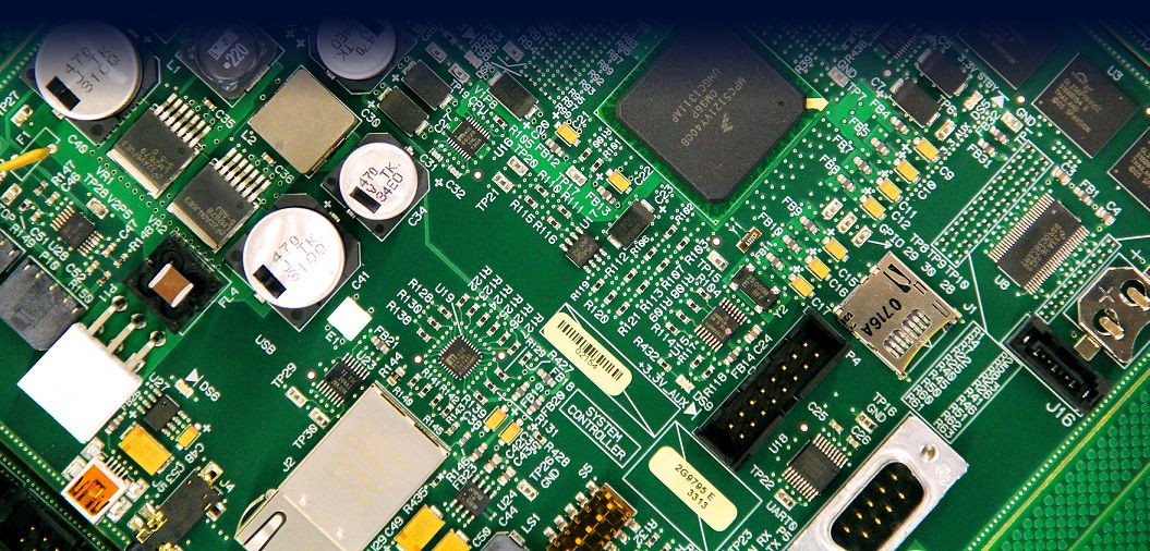 Đa số các đồ điện tử được thiết kế dựa trên các vật liệu linh kiện điện tử dạng bán dẫn. Các linh kiện bán dẫn này khi hoạt động ở các mức năng lượng khác nhau sẽ bức xạ một lượng nhiệt khác nhau.