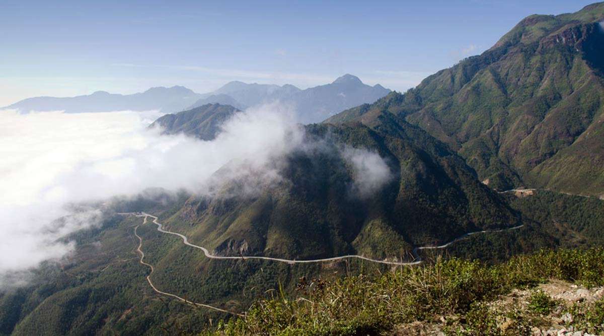 Tình yêu không thành, nàng tiên vì thương nhớ người yêu mà lâm bệnh và qua đời. Nàng mất, hóa thành chim phượng hoàng chiều chiều đều bay qua đỉnh đèo cất tiếng gọi da diết: Ô Quy Hồ!... Vì vậy người dân đặt tên cho đỉnh đèo là đèo Ô Quy Hồ và dòng thác cách đèo khoảng 3 km là thác tình yêu.