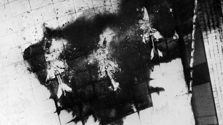 Israel cũng lần đầu sử dụng bom phá bê tông. Đây là loại vũ khí phá hủy đường băng chuyên dụng đầu tiên, được dựa trên thiết kế của Pháp; những quả bom được hãm lại bằng dù, sau đó một động cơ tên lửa, giúp lao chúng xuống đường băng, tạo ra một miệng hố rất lớn, khiến máy bay Ai Cập không thể cất cánh.