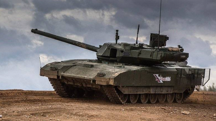 Tiếp theo là mẫu xe tăng chiến đấu T-14 Armata của Nga, được đưa vào trang bị với số lượng nhỏ vào năm 2015. Xe tăng chiến đấu T-14 Armata là một mẫu thiết kế mang tính nhảy vọt, có ưu thế lớn so với các loại giáp hiện có của Nga và các mẫu giáp xe tăng của phương Tây. 