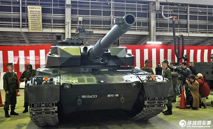 Để thay thế cho những thế hệ trên, những mẫu xe tăng thế hệ thứ tư đang được đưa vào sử dụng hiện nay. Hàn Quốc, Nga và Nhật Bản đang dẫn đầu thế giới về công nghệ chiến tranh bọc thép và là những quốc gia đang có các chương trình xe tăng thế hệ thứ tư của riêng mình. 