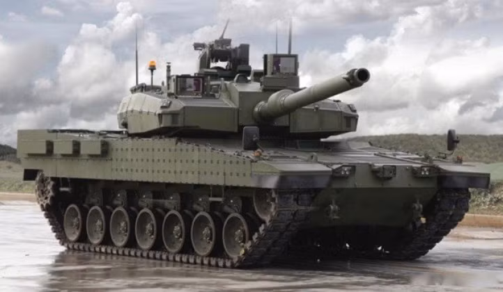 Thứ tư là mẫu xe tăng chiến đấu Atlay của Thổ Nhĩ Kỳ, xe tăng Atlay là một phiên bản gần giống với K2 Black Panther của Hàn Quốc được sản xuất theo giấy phép của Hàn Quốc ở Thổ Nhĩ Kỳ.