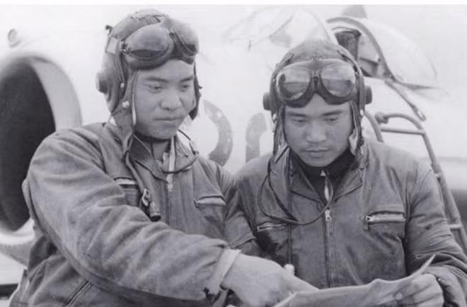 Khi ở trong trại giam, Norman đã nằng nặc đòi gặp người đã bắn hạ mình. Và khi nhận ra phi công Ngô Đức Mai mới chỉ 27 tuổi, kinh nghiệm 300 giờ bay đã "bẻ gẫy" mọi chiến thuật chống MiG mà ông nghĩ ra trước đó, tay phi công Mỹ này mới thật lòng tâm phục, khẩu phục.