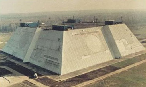 Trong thời kỳ Chiến tranh Lạnh, Hiệp ước chống tên lửa đạn đạo đã cho phép Liên Xô xây dựng hệ thống phòng thủ tên lửa A-135 với mục đích bảo vệ thủ đô Moscow. Sau đó quân đội Xô Viết đã nhanh chóng xây dựng 4 trạm tên lửa bao quanh thủ đô của mình.