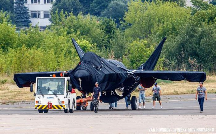 Trước giờ khai mạc Triển lãm Hàng không Moscow (MAKS-2021) vào ngày mai 20/7, dự kiến có sự tham dự của Tổng thống Nga Putin; nhưng có lẽ công chúng đang nóng lòng muốn biết loại tiêm kích T-75 mới nhất của Nga xuất hiện tại triển lãm.