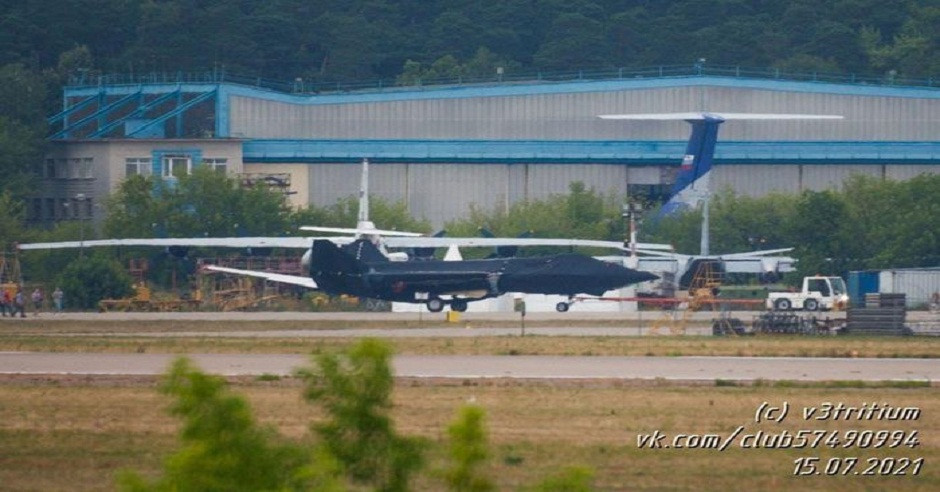 Một số phương tiện truyền thông Nga tiết lộ rằng, những gì được trưng bày lần này không phải là một mô hình, mà hoàn toàn là một nguyên mẫu hoàn chỉnh, của máy bay chiến đấu mới.