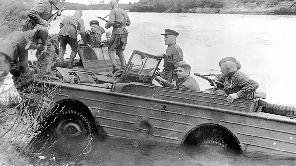 Không giống như xuồng máy, GPA không cần các thao tác phức tạp trong quá trình vận hành, chuyên chở hoặc hoặc đổ bộ. Vào tháng 4/1944, 11 tiểu đoàn đặc nhiệm cơ giới riêng biệt đã được thành lập, sử dụng Ford GPA để vượt sông, đến phía lãnh thổ quân địch chiếm đóng, dọn sạch các bãi mìn, kiểm soát các khu vực cho đến khi đồng đội đến.