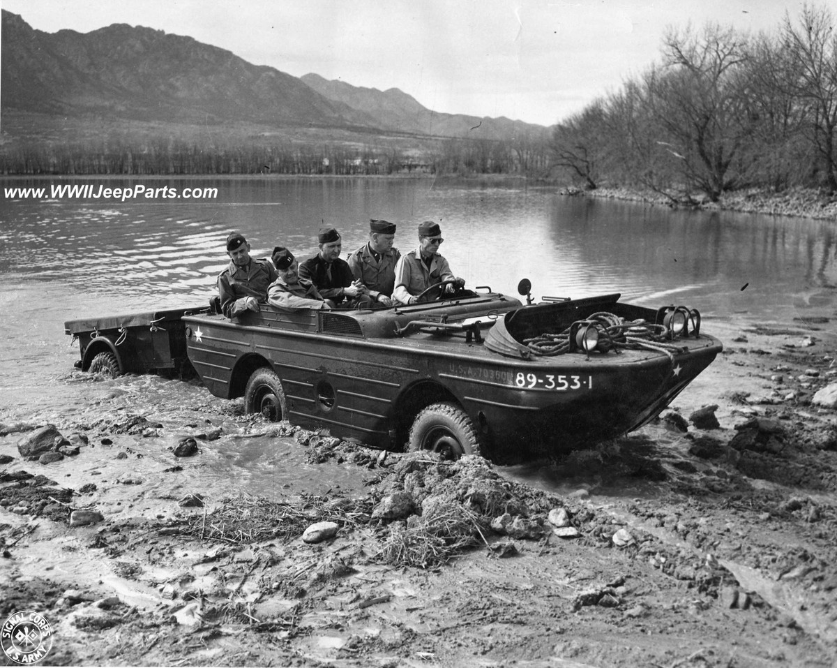 Cuối cùng là xe lội nước Ford GPA, những chiếc xe lội nước này không được ưa thích và phổ biến với lính Mỹ. Chúng có thế ngồi thấp khi di chuyển, khiến nước dễ tràn vào thân tàu dù chỉ chòng chành nhẹ trên mặt biển. Nhưng đối với Hồng quân, chủ yếu chỉ di chuyển qua sông, lại khá hài lòng với GPA.