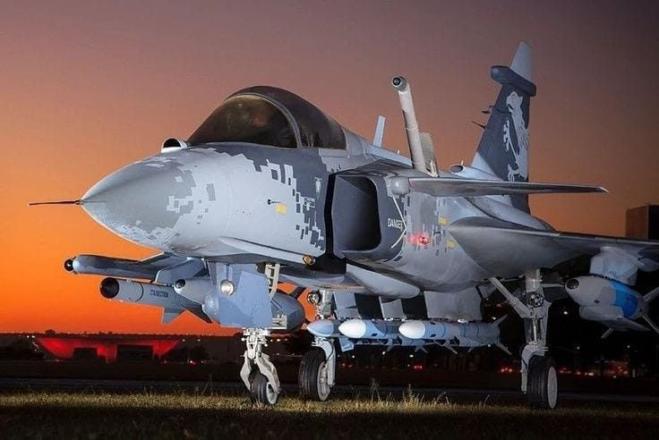 Tuy nhiên, ngay cả với tất cả những đảm bảo này, máy bay chiến đấu Gripen NG của Thụy Điển đã không thể gây ấn tượng với Không quân Ấn Độ; mặc dù SAAB đã đưa ra các biến thể mới hơn của máy bay. Vậy tại sao Gripen không thuyết phục được IAF?