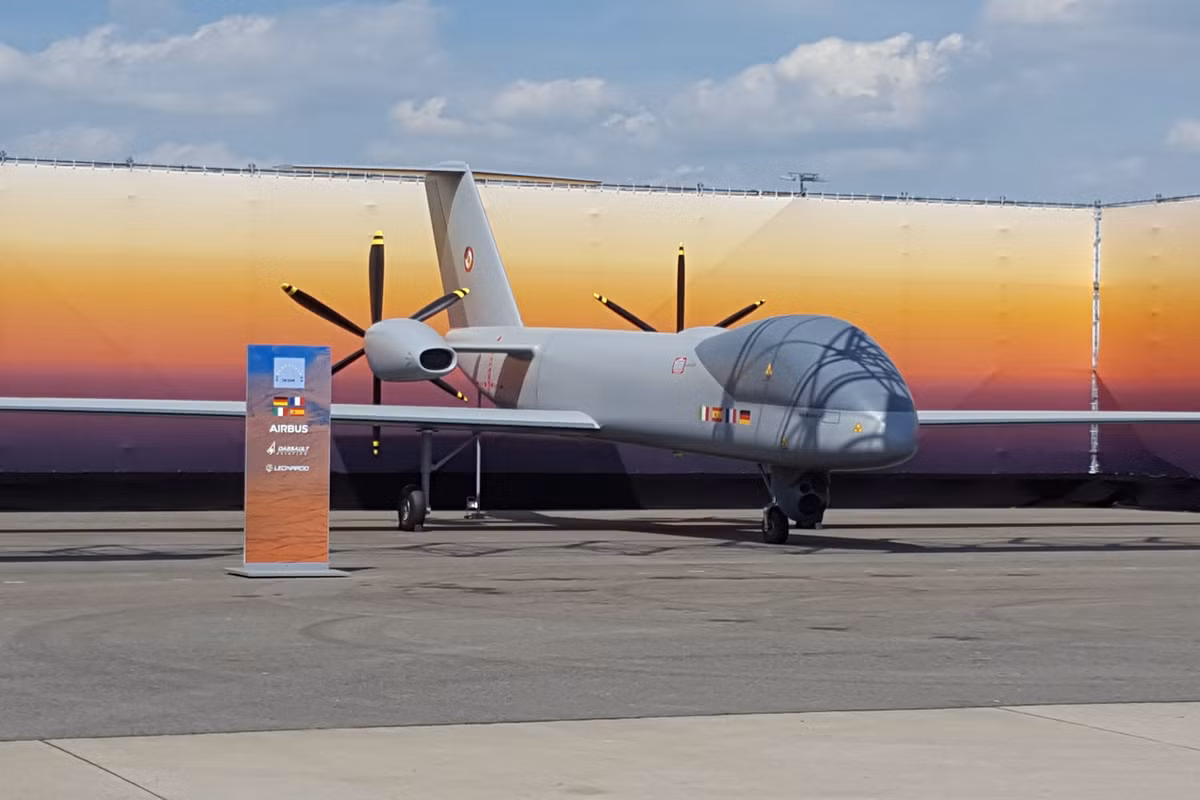 Năm 2020, Ủy ban Ngân sách Quốc hội Đức đã phê duyệt dự án "UAV châu Âu", nhưng đề xuất rằng, Bộ Quốc phòng Đức không được mua vũ khí và đạn dược cho các UAV. Mặc dù quyết định trên gây bất mãn cho Bộ Quốc phòng Đức, nhưng cũng không tìm ra được giải pháp hữu hiệu. Nguồn ảnh: Pinterest. 