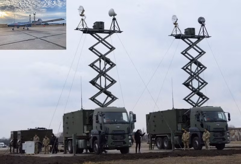 Máy bay không người lái Bayraktar TB2 bao gồm một tổ hợp máy bay không người lái với các phương tiện đi kèm. Thành phần chính bao gồm, một trạm điều khiển mặt đất, ba UAV và một hệ thống bảo trì. Toàn bộ hệ thống có giá xuất khẩu khoảng 35 triệu USD.