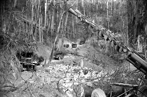 Trung tướng Đồng Sỹ Nguyên đã lập nên kỳ tích tổ chức thế trận giao thông liên hoàn, đưa ra đề xuất xây dựng binh chủng hợp thành ở Trường Sơn với đủ các lực lượng gồm công binh, pháo cao xạ, thanh niên xung phong, vận tải cơ giới tạo trận đồ bát quái, cơ động, thần tốc đưa các quân đoàn chủ lực từ Bắc vào giải phóng miền Nam.