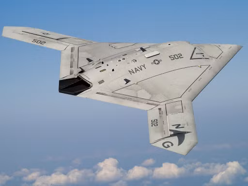 So sánh với các mẫu máy bay không người lái tiên tiến hiện nay, kích thước của X-47B của Mỹ là 11,6x18,92, với trọng lượng rỗng là 6,3 tấn và tối đa là 20 tấn; Neu-ron của Pháp là 9,5X12,5; Thor của Vương quốc Anh là 11,35X9,94 có trọng lượng cất cánh tối đa chỉ 8 tấn.