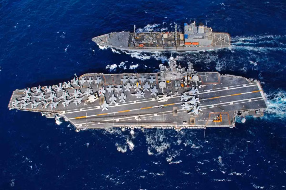 Nhưng có lẽ mối đe dọa lớn nhất, theo quan điểm của Moscow là số vũ khí hạt nhân thường xuyên chứa trên các tàu sân bay của Mỹ. Viễn cảnh một hoặc nhiều tàu sân bay của Mỹ, hoạt động ngoài khơi Liên Xô, liên tục di chuyển và mỗi chiếc có tới 10 máy bay ném bom hạt nhân trên boong, thực sự là mối đe dọa nghiêm trọng đối với Liên Xô.