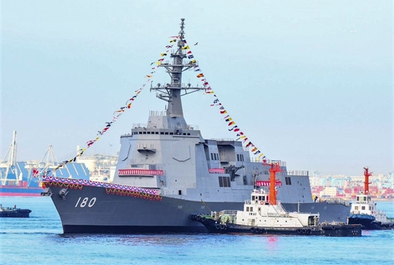 Tàu khu trục Haguro là chiếc thứ hai, thuộc lớp 27DDG Mayer của JMSDF; tàu có chiều dài 170 m, rộng 21 m, sâu 12 m, mớn nước tiêu chuẩn 6,2 m, lượng choán nước thông thường 8.200 tấn, và lượng giãn nước đầy tải 10.070 tấn.