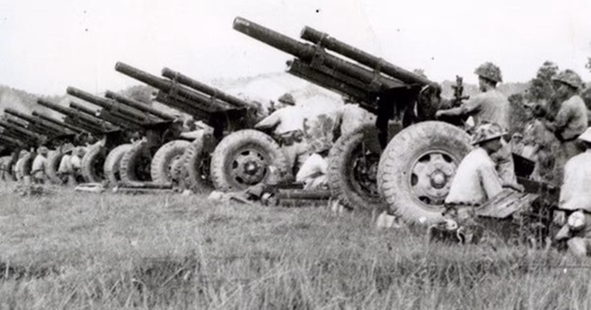 Thứ chín là lựu pháo 105 mm kiểu M-2 do Mỹ sản xuất, có cỡ nòng 105 mm; khối lượng nặng 2.260 kg, tầm bắn là 11.700 m. Lựu pháo M-2 được sản xuất hàng loạt năm 1941, trở thành lựu pháo tiêu chuẩn của quân đội Mỹ và nhiều quốc gia khác.