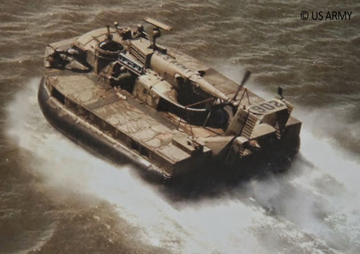 Thủy thủ đoàn của mỗi tàu bao gồm bốn người, một lái tàu, thuyền trưởng kiêm xạ thủ radar và hai xạ thủ máy. Ngoài ra, mỗi tàu có thể chở tối đa 12 lính với đầy đủ vũ khí, nhưng phải ngồi trên boong mà không có gì che chắn.