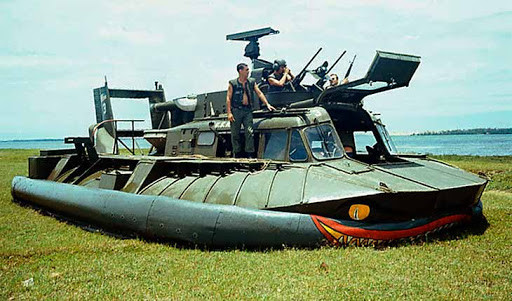 SK-5 được lực lượng Thủy quân lục chiến Mỹ sử dụng tại Việt Nam từ năm 1966 đến năm 1970. Tuy nhiên mức độ không được như kỳ vọng, do hoạt động của chúng quá tốn kém, và các con tàu không đủ độ tin cậy và cần được bảo dưỡng kỹ thuật cao.