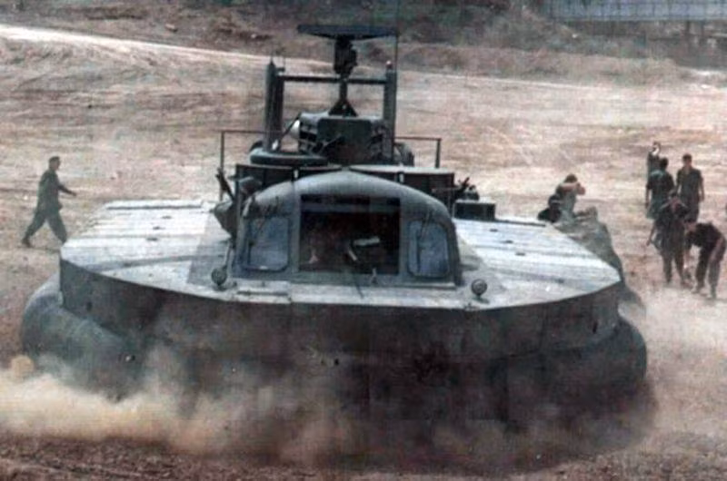 Vào tháng 5/1966, những chiếc tàu đệm khí tuần tra SK-5 lần đầu tiên được triển khai tại Việt Nam. Hải quân Mỹ đã sử dụng tàu đệm khí có vũ trang, để tuần tra khu vực đồng bằng sông Cửu Long và cả khu vực ven biển. SK-5 đặc biệt hữu ích ở những vùng nước nông, đầm lầy không thể tiếp cận với các tàu tuần tra trên sông.