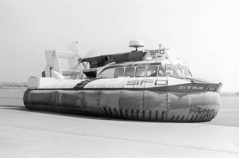 Tàu đổ bộ đệm khí tuần tra, gọi tắt là PACV, dựa trên tàu đệm khí Bell Aerosystems SK-5. Địa hình đồng bằng sông Cửu Long và chiến trường Việt Nam, là nơi thử nghiệm lý tưởng cho loại phương tiện này. Chính tại đồng bằng sông Cửu Long, Mỹ đã thu được kinh nghiệm đầu tiên và duy nhất cho đến nay, trong việc sử dụng tàu đệm khí tuần tra chiến đấu.