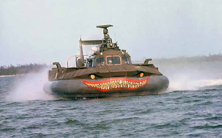 Một lợi thế quan trọng của các tàu đệm khí SK-5 là chúng có thể hoạt động ở những nơi, mà tàu thuyền thông thường không thể đi qua và máy bay trực thăng không thể hạ cánh. Do vậy đây là phương tiện được lực lượng Thủy quân lục chiến Mỹ rất ưa thích.