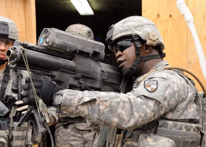 XM25 được phát triển bởi công ty Orbital ATK và Heckler &amp; Koch, XM-25 có thể là một loại vũ khí bộ binh mang tính cách mạng, nhưng Quân đội Mỹ đã gặp khó khăn, trong việc tìm ra công thức sử dụng hiệu quả, loại vũ khí “cách mạng” này.