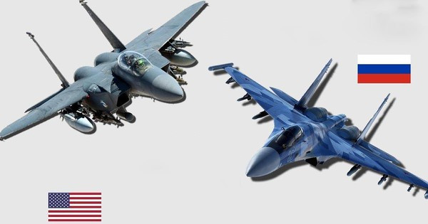Về hệ thống cảm biến, Su-35 ngoài radar, còn có hệ thống theo dõi và tìm kiếm mục tiêu bằng tia hồng ngoại; do vậy khi chiến đấu trong tầm nhìn, Su-35 có thể phát hiện mục tiêu mà không cần radar, thiết kế này không có trên F-15EX.