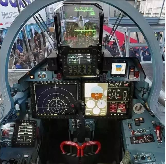 Rất nhiều thiết kế và công nghệ đã được phát triển trong Chương trình của dự án máy bay chiến đấu thế hệ 5 đầu tiên của Nga Su-57 đã được sử dụng trên Su-75. Bên cạnh việc vay mượn một số khía cạnh thiết kế, Su-75 cũng sử dụng chung hệ thống điện tử, buồng lái, trí tuệ nhân tạo (AI), phần thân trước, động cơ và hệ thống điều khiển bay của Su-57. 