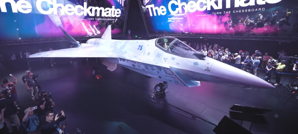 Các nhà phân tích quân sự đã chú ý đến cách mà chiếc tiêm kích Sukhoi Su-75 Checkmate được tiết lộ vào tháng 7 năm nay tại MAKS 2021; thể hiện một sự thay đổi trong thiết kế máy bay chiến đấu của Nga, dựa trên những điểm tương đồng nổi bật của máy bay này chiến đấu tàng hình của Mỹ như F-35 và máy bay thử nghiệm Boeing X-32. 