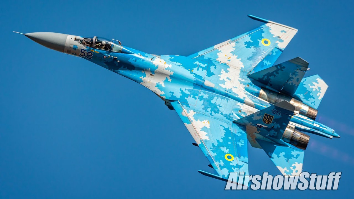 Ukraine được kế thừa một số máy bay chiến đấu MiG-29 và Su-27 của Liên Xô. Nếu trong Chiến tranh Lạnh, tiêm kích MiG-29 được thiết kế như một máy bay đa nhiệm tầm ngắn, trọng lượng trung bình; thì Su-27 được thiết kế cho các nhiệm vụ chiếm ưu thế trên không của Liên Xô.