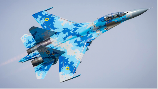 Trong khi đó, số máy bay Su-27 của Ukraine vẫn thua xa các máy bay Su-27 của Nga; kể từ khi Liên Xô tan rã, Kiev vẫn chưa có những nâng cấp gì đáng kể, ngoài lớp vỏ được sơn ngụy trang kiểu pixel và được Ukrainea coi là "nâng cấp lớn".