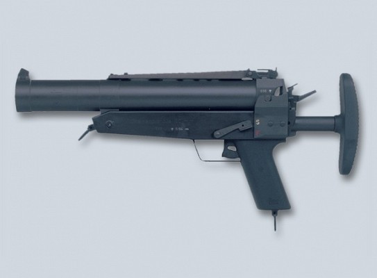Lần gia nhập đầu tiên của H&amp;K vào thị trường súng phóng lựu, là khẩu HK69; đây là mẫu súng phóng lựu cá nhân, bắn đạn 40mm, được thiết kế để thay thế cho khẩu M79. HK69 hơn M79 về mức độ tiện lợi cho người sử dụng, súng có lẫy an toàn bằng kim loại, báng súng kiểu ống lồng, có thể điều chỉnh hợp với người sử dụng.
