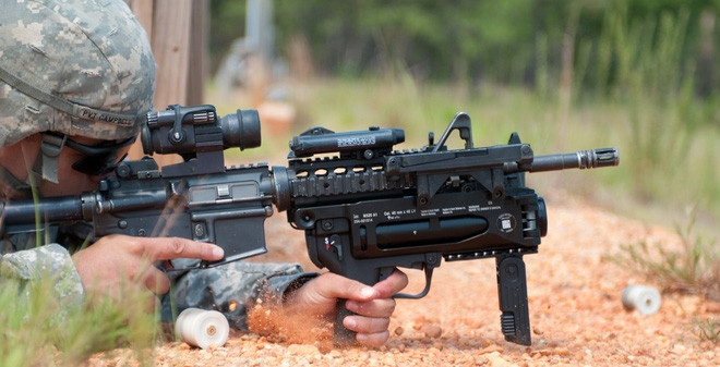 Mẫu M320 sử dụng đơn giản hơn và có cấu hình như một mô-đun độc lập; do vậy M320 nhẹ hơn đáng kể so với HK69A1. Lục quân Mỹ đã sử dụng M320 vào năm 2008 và Thủy quân lục chiến tiếp theo vào năm 2017. Quân đội Hungary cũng đã sử dụng súng phóng lựu M320 cho súng trường AK của họ.