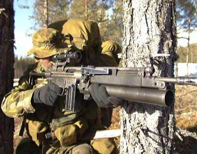 Nắm bắt được yêu cầu này, H&amp;K cho ra đời ngay mẫu súng phóng lựu gắn dưới nòng, như khẩu M203 của Mỹ là khẩu HK79. Thực tế, HK79 là mẫu HK69 thu gọn, có thể lắp dưới súng trường tiến công G3, HK33 hoặc G41; mặc dù nó có thể được điều chỉnh để phù hợp với từng loại vũ khí.