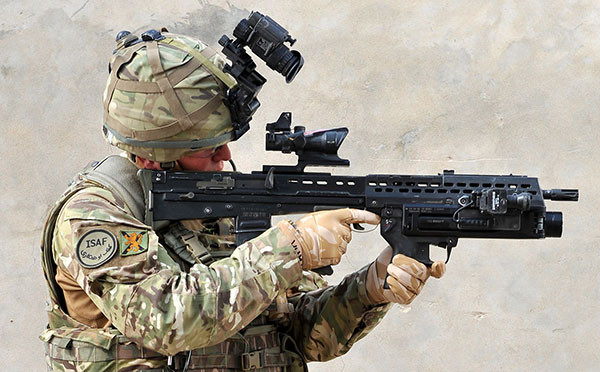 Trước đó, nhiều mẫu súng phóng lựu đã được thử nghiệm trên khẩu L85, bao gồm M203 và HK79. Việc chấp nhận AG36, cũng đánh dấu kết thúc cuộc tìm kiếm gần ba mươi năm, để tìm kiếm một mô-đun súng phóng lựu thích hợp, cho súng trường tiến công tiêu chuẩn của Anh.