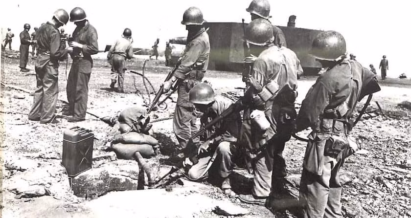 Các thủy thủ trên tàu LCM đổ 11.356 lít dầu và xăng vào một số lỗ thông hơi của pháo đài, trong khi nhiều khối bộc phá được nhồi vào một số vị trí khác. Tàu Mỹ di chuyển đến vị trí an toàn rồi kích nổ bộc phá, tạo ra vụ nổ dây chuyền thổi bay cửa chính có đường kính một mét, nặng hơn một tấn của pháo đài.