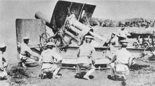 Quân Nhật lên kế hoạch chiếm Corregidor và các đảo pháo đài khác sau khi lực lượng Mỹ ở Bataan đầu hàng ngày 9/4/1942. Nhật huy động hơn 100 khẩu pháo cỡ nòng 75-240 mm để tấn công 4 pháo đài Mỹ dưới sự yểm trợ của khoảng 50 oanh tạc cơ từ ngày 11/4. Trừ Fort Drum, toàn bộ pháo trên những căn cứ còn lại đều bị hủy diệt.