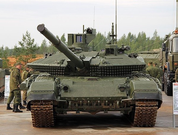 Ngoài các xe tăng hạng trung T-34 đã được đề cập, các xe tăng T-72B3M, T-80BVM và T-90M Proryv hiện đại cũng sẽ được diễu hành qua trung tâm thủ đô vào Ngày Chiến thắng. Đoàn diễu binh chắc chắn sẽ bao gồm cả xe tăng T-14 Armata hiện đại nhất.