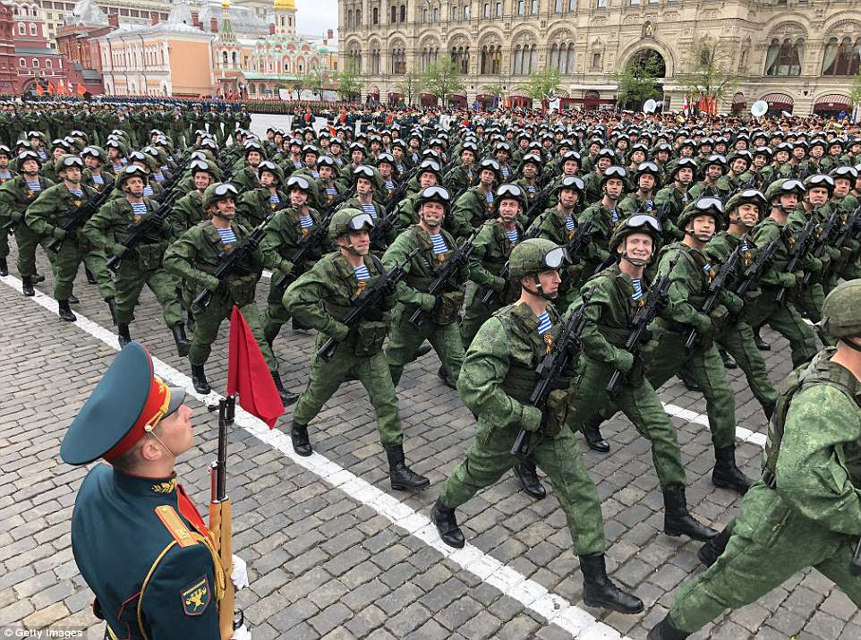 Bộ trưởng Quốc phòng Sergei Shoigu trước đó đã nói rằng, ngoài Moscow các cuộc duyệt binh nhân Ngày Chiến thắng sẽ được tổ chức tại 27 thành phố nữa của Nga, với tổng cộng hơn 47 nghìn người sẽ tham gia. Nguồn ảnh: Pinterest.