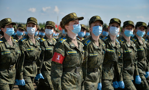 Đội hình cũng sẽ không thể thiếu được vẻ đẹp của các nữ quân nhân đến từ các trường đại học quân sự, gồm Học viện Vũ trụ Quân sự V.I. Mozhaisky, Học viện Phòng không Vũ trụ Quân sự V.I. Zhukov, Học viện Viễn thông Quân sự Budyonny và Học viện Hậu cần Quân sự V.I. Khrulev.