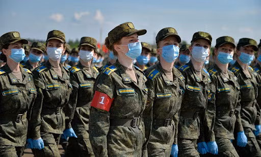 Đội hình cũng sẽ không thể thiếu được vẻ đẹp của các nữ quân nhân đến từ các trường đại học quân sự, gồm Học viện Vũ trụ Quân sự V.I. Mozhaisky, Học viện Phòng không Vũ trụ Quân sự V.I. Zhukov, Học viện Viễn thông Quân sự Budyonny và Học viện Hậu cần Quân sự V.I. Khrulev.