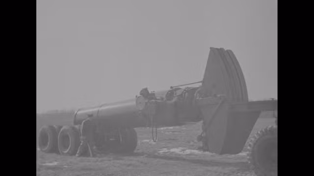 Việc bắn thử nghiệm cho thấy, tầm bắn tối đa của đạn là 8.690 mét. Thời gian 12 giờ để lắp đặt súng cối vào vị trí chiến đấu là quá dài. Mặc dù, so với thời gian triển khai pháo Dora của Đức thì không thấm vào đâu. Bản thân Little David cũng cơ động hơn nhiều, khi chỉ cần hai xe chở tăng bánh lốp M26 có thể được sử dụng để vận chuyển nó.