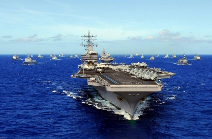 Hải quân Mỹ hiện đang triển khai 11 siêu tàu sân bay và 9 tàu tấn công đổ bộ - loại tàu chiến 40.000 tấn có thể hoạt động như tàu sân bay hạng trung và triển khai tới 20 máy bay chiến đấu có khả năng hạ cánh thẳng đứng như F-35B và Harrier II