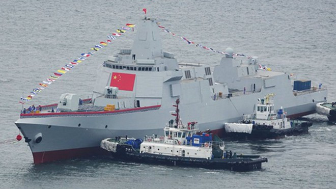 Các tàu khu trục Type 055 của nước này cũng được thiết lập để tích hợp các loại bom, đạn vệ tinh, khiến Type 055 được đánh giá là những tàu chiến mặt nước có năng lực bậc nhất hiện nay.