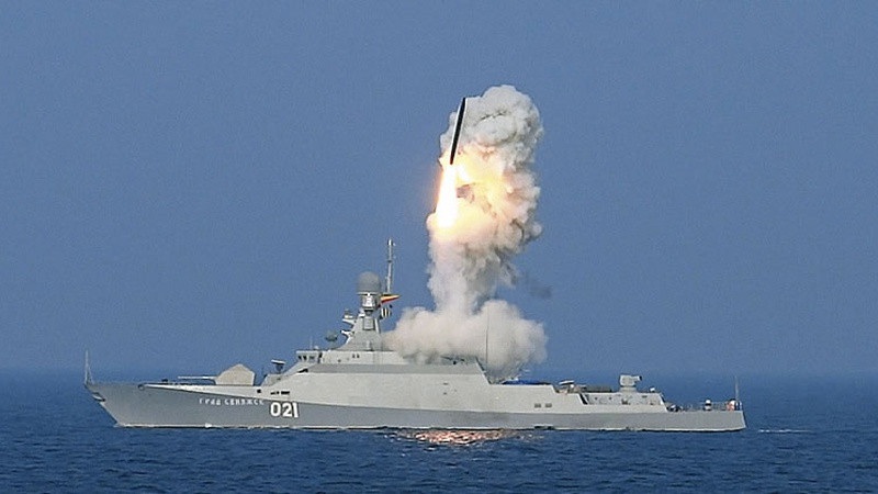 Các tàu chiến cũ hơn đã được Hải quân Nga trang bị lại bằng các tên lửa hiện đại để tăng cường khả năng chiến đấu, với tên lửa hành trình Kalibr và P-800 được đánh giá là một trong những tên lửa mạnh nhất trên thế giới. Ngoài ra còn được bổ sung bởi tên lửa hành trình siêu thanh Zicron, có tốc độ khoảng Mach 10 và tấn công mục tiêu ở cự ly xa với độ chính xác cao.