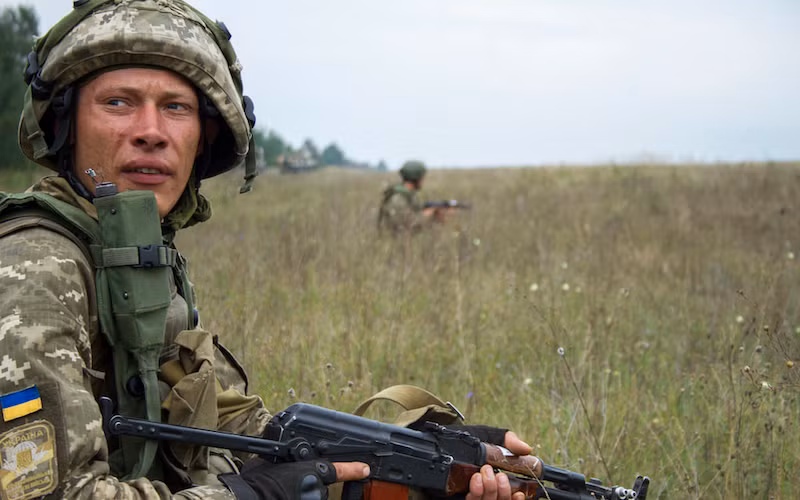 Quân đội Moldova chỉ có lục quân và không quân, trong đó không quân có 800 người, bao gồm 6 máy bay trực thăng Mi-8 với nhiều cải tiến và 3 máy bay vận tải và 3 máy bay huấn luyện.