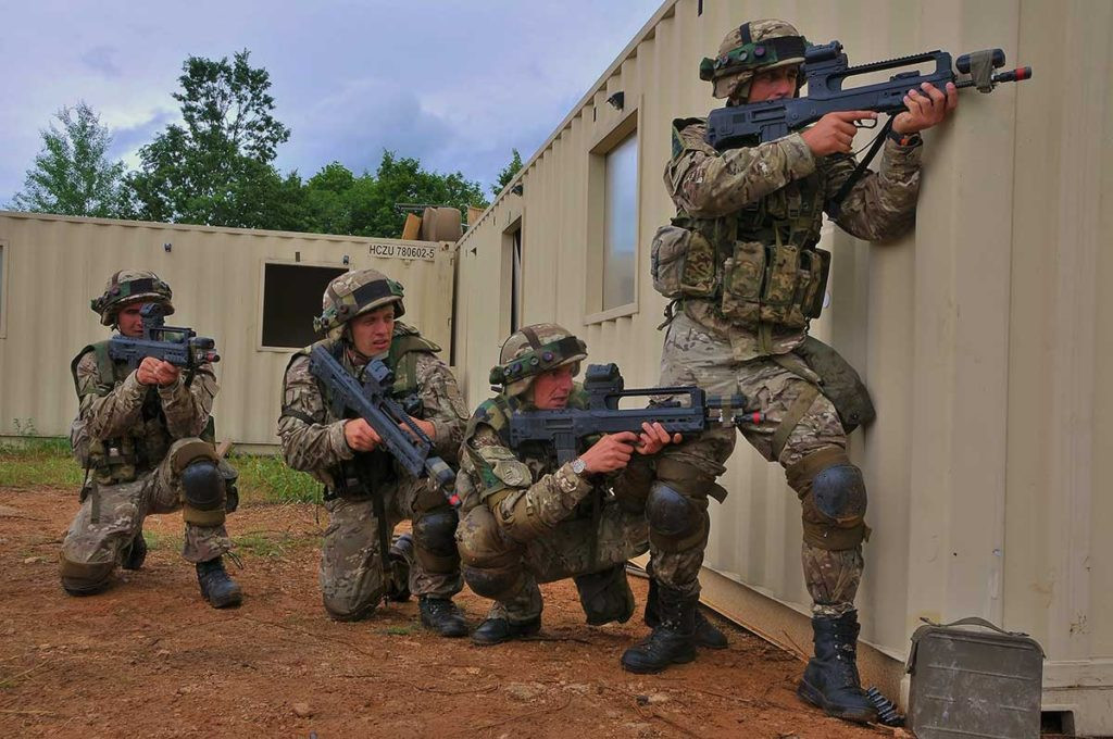 Montenegro không có lực lượng không quân chiến đấu; hải quân có 2 hộ vệ hạm và 2 tàu tên lửa. Lực lượng lục quân không có xe tăng chiến đấu chủ lực, nhưng có khoảng một trăm đơn vị xe chiến đấu bộ binh, xe bọc thép chở quân và xe bọc thép. Pháo binh có một đại đội pháo xe kéo.