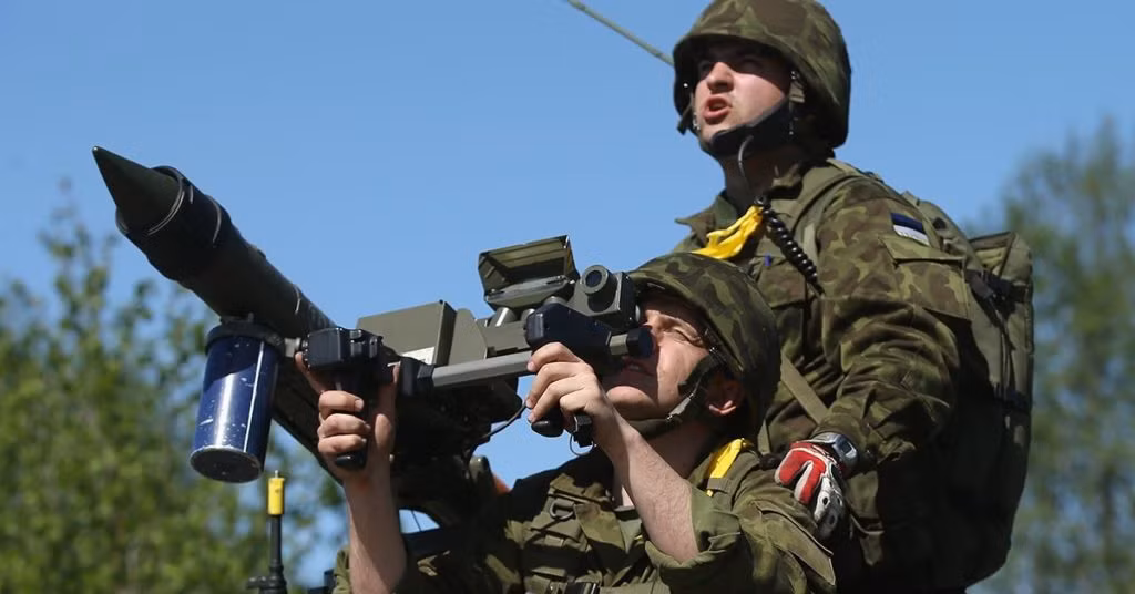 Quân đội yếu thứ tư ở châu Âu là Estonia; đây là quốc gia thuộc Liên Xô, được xếp hạng 119/138 trong bảng xếp hạng quân sự toàn cầu; quân số 6.400 người và 60.000 quân dự bị. Estonia là thành viên NATO từ năm 2004. Lực lượng vũ trang Estonia có đủ các quân chủng là lục quân, không quân và hải quân.