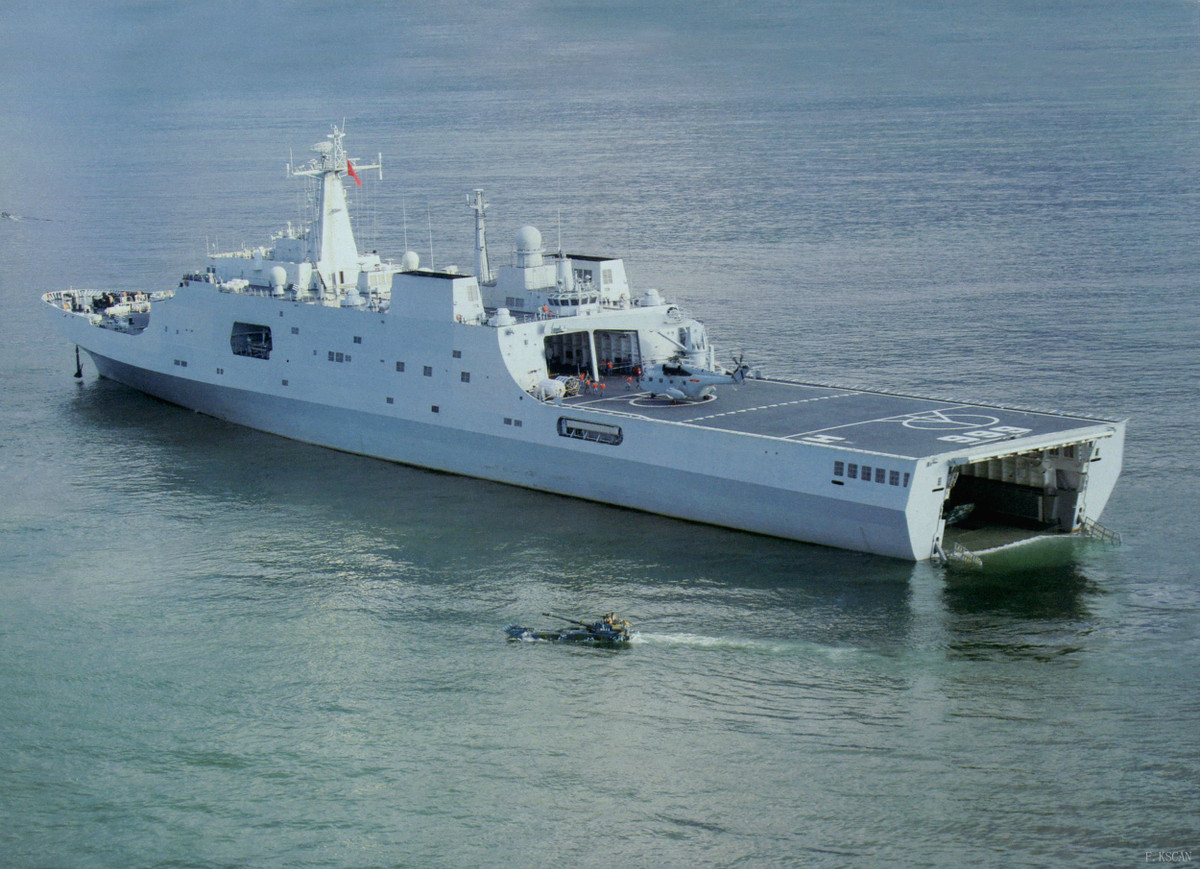 Hai tàu đổ bộ Type 071 thuộc một phân đội tàu đổ bộ (1 tàu số 987 "Wuzhishan", và một tàu khác là tàu số 989 "Changbaishan"). Một tàu tiếp liệu cỡ lớn kiểu 901 (tàu số 967 "Chagan Lake") và một tàu trinh sát điện tử kiểu 815A (tàu "Ngôi sao Tianshu" số 857) của một phân đội tàu hỗ trợ chiến đấu.
